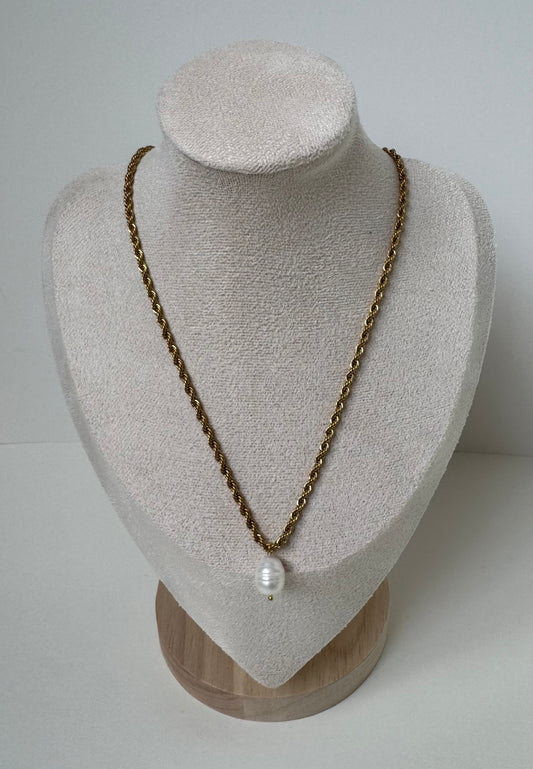 Gold braided chain and pearl