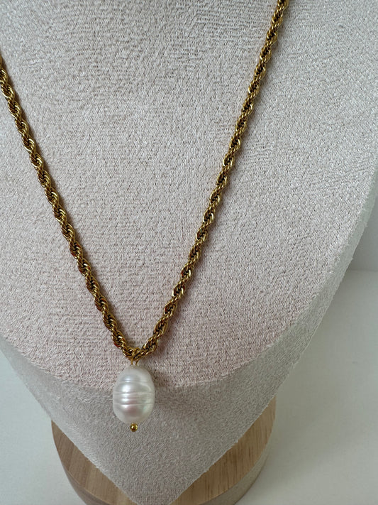 Gold braided chain and pearl